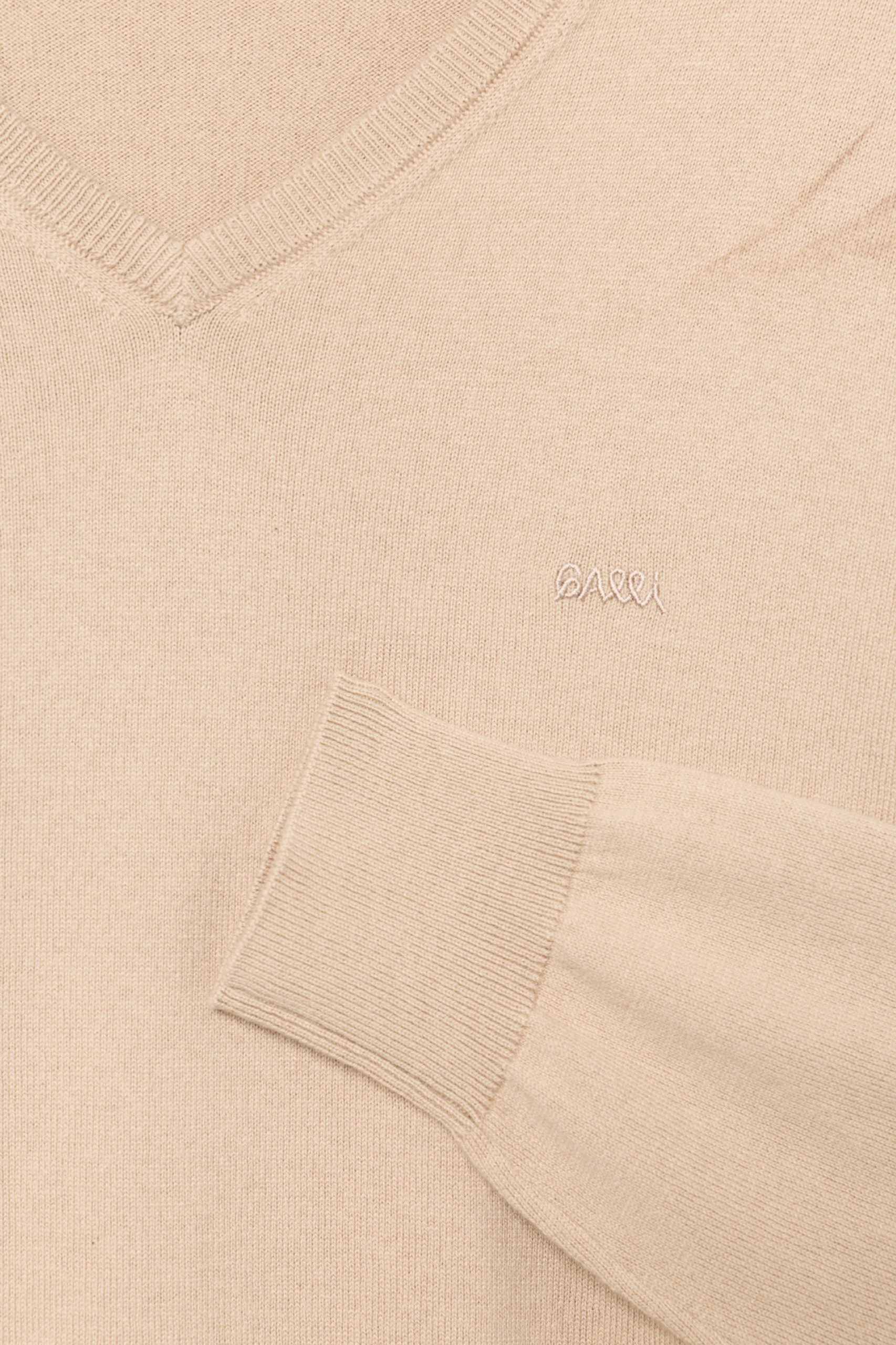 Jersey beige con cuello en V