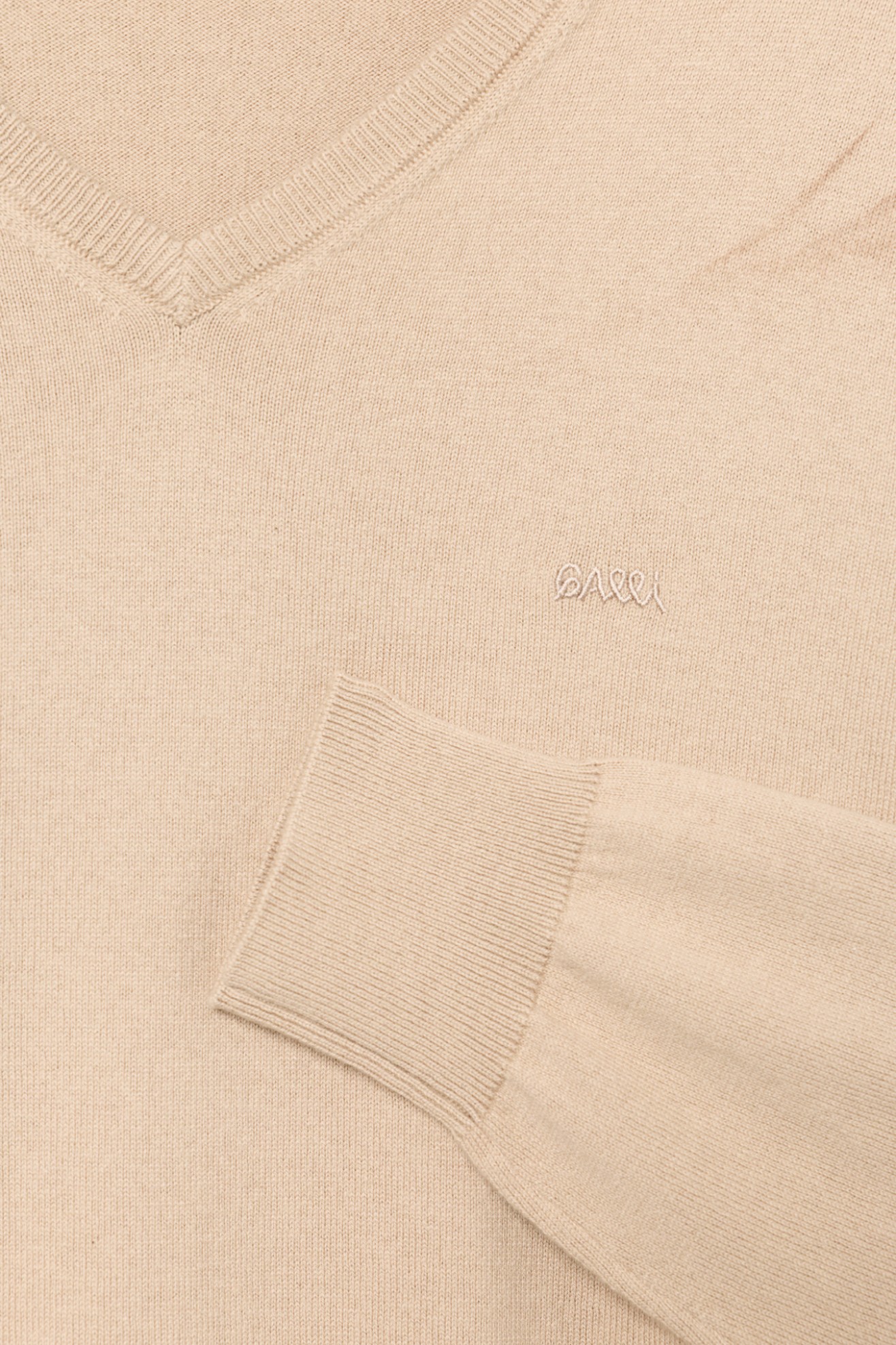 Camisola com decote em V bege