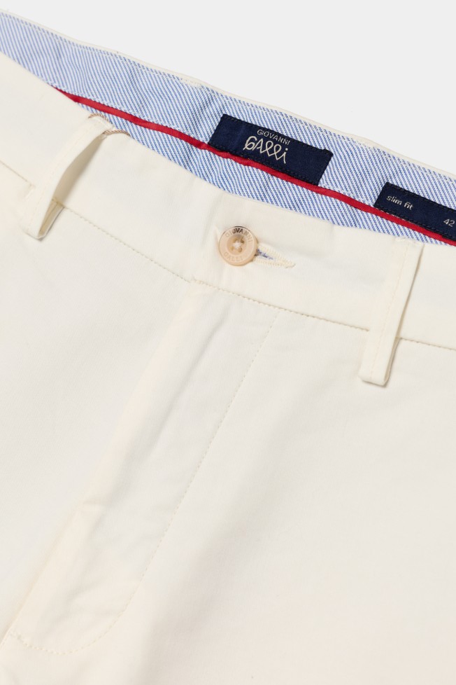 Cal�as chino slim fit em algod�o