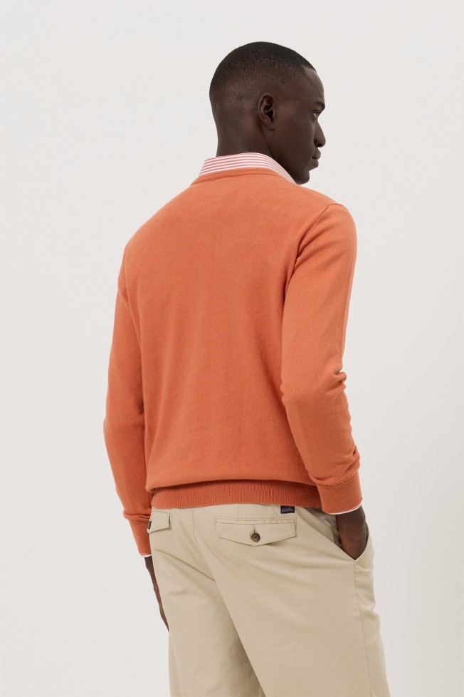 Jersey naranja con cuello en V Jersey naranja con cuello en V