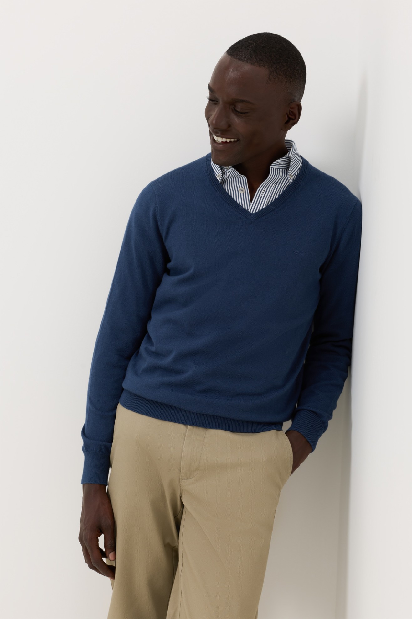 Camisola com decote em V azul-marinho