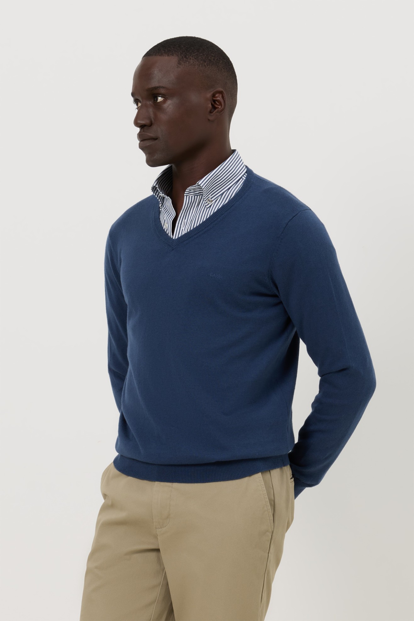 Camisola com decote em V azul-marinho