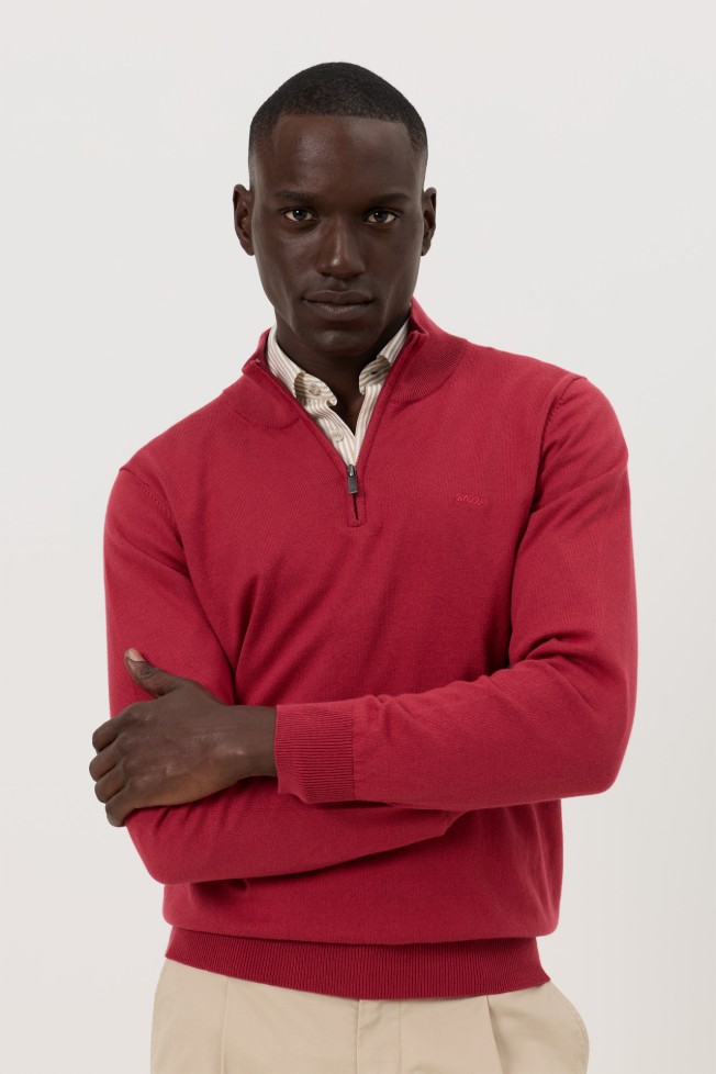 Jersey rojo de cuello alto con cierre de cremallera
