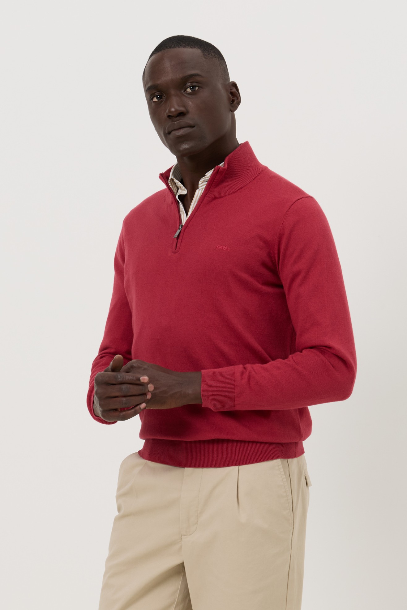 Camisola gola alta vermelha com fecho