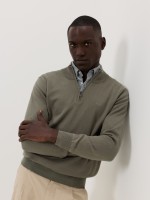 Jersey de cuello alto caqui con cremallera