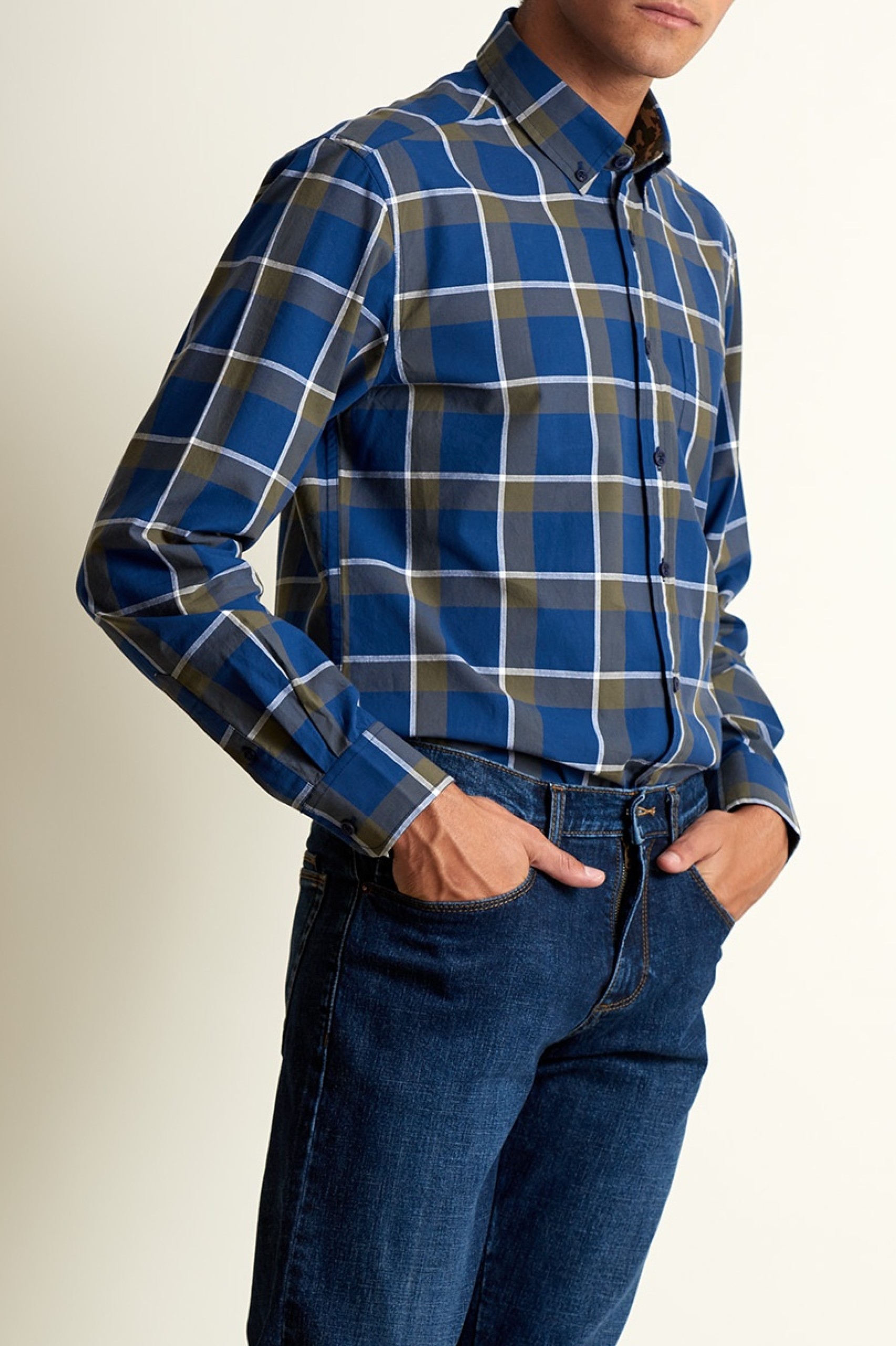 Camisa deportiva ajustada