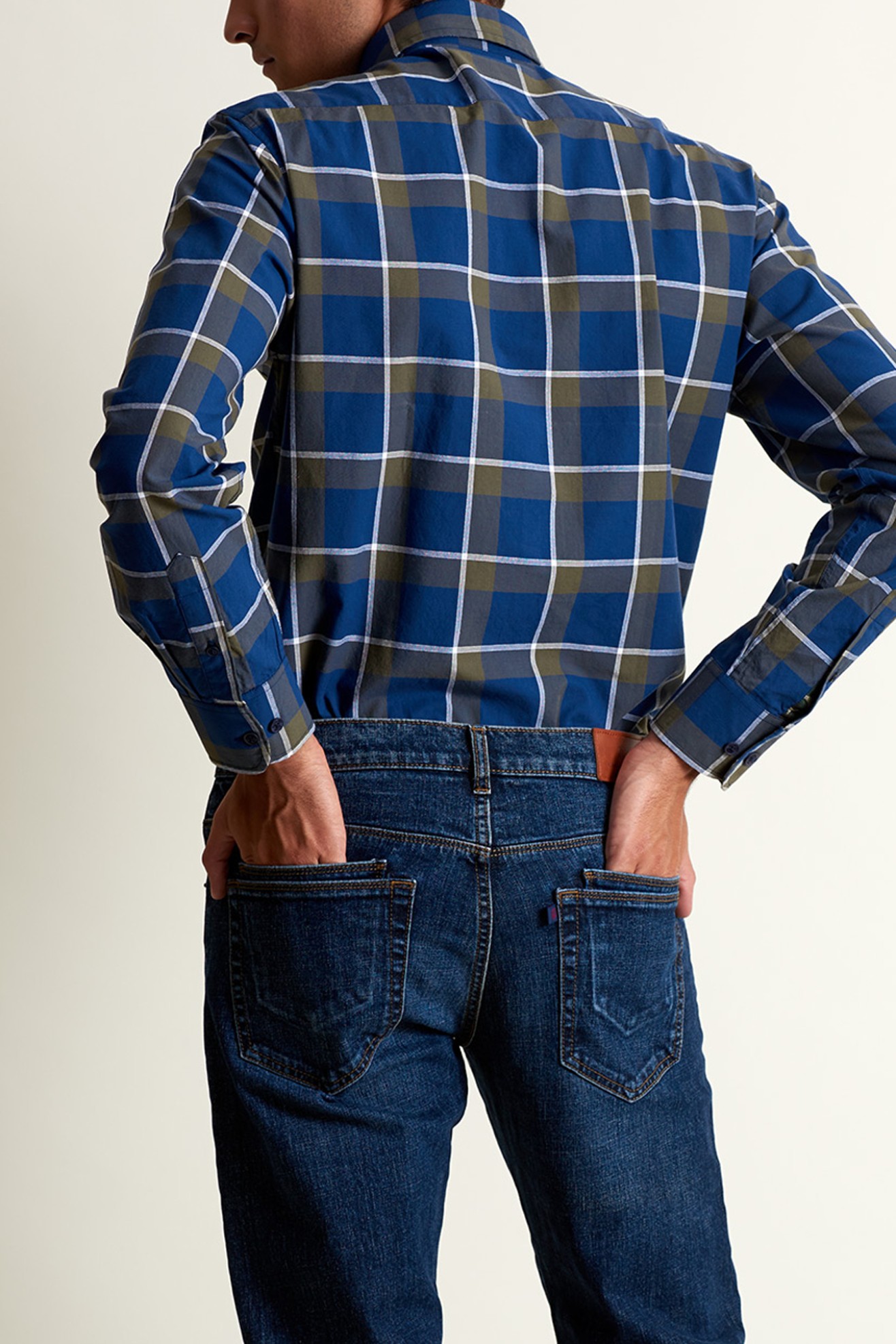 Camisa desportiva cintada