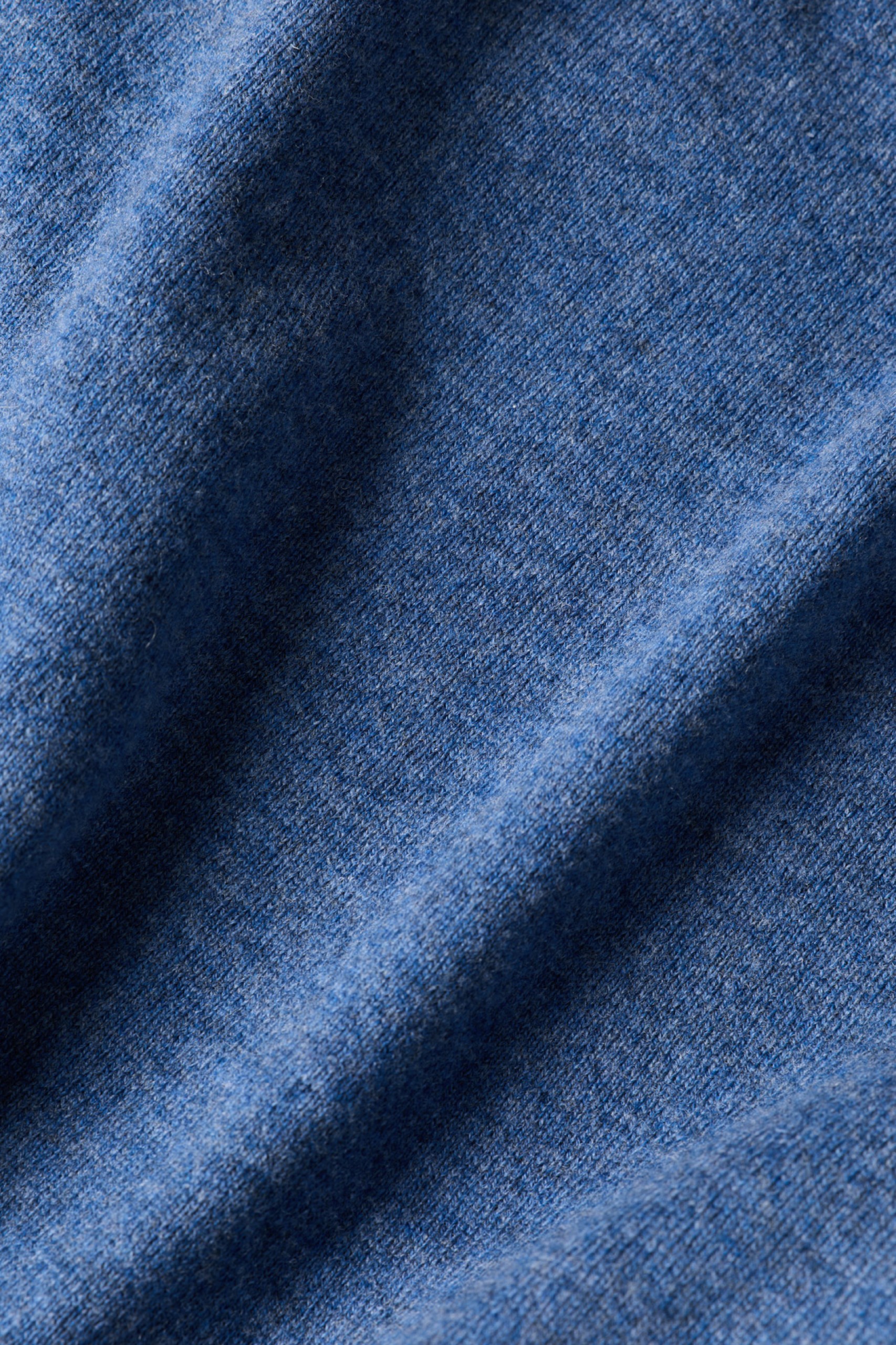 Cárdigan de punto azul con cuello en V