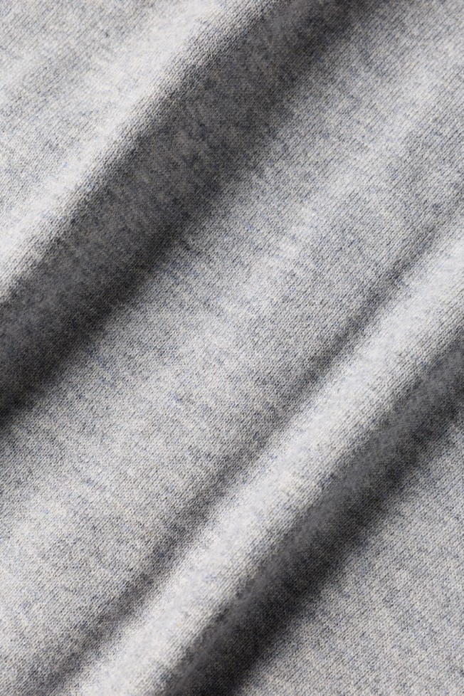 Cárdigan de punto gris con cuello en V Cárdigan de punto gris con cuello en V