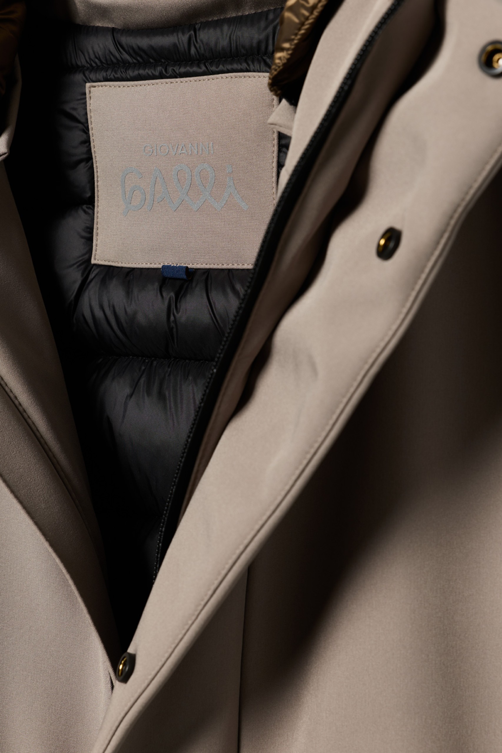 Parka impermeable con capucha