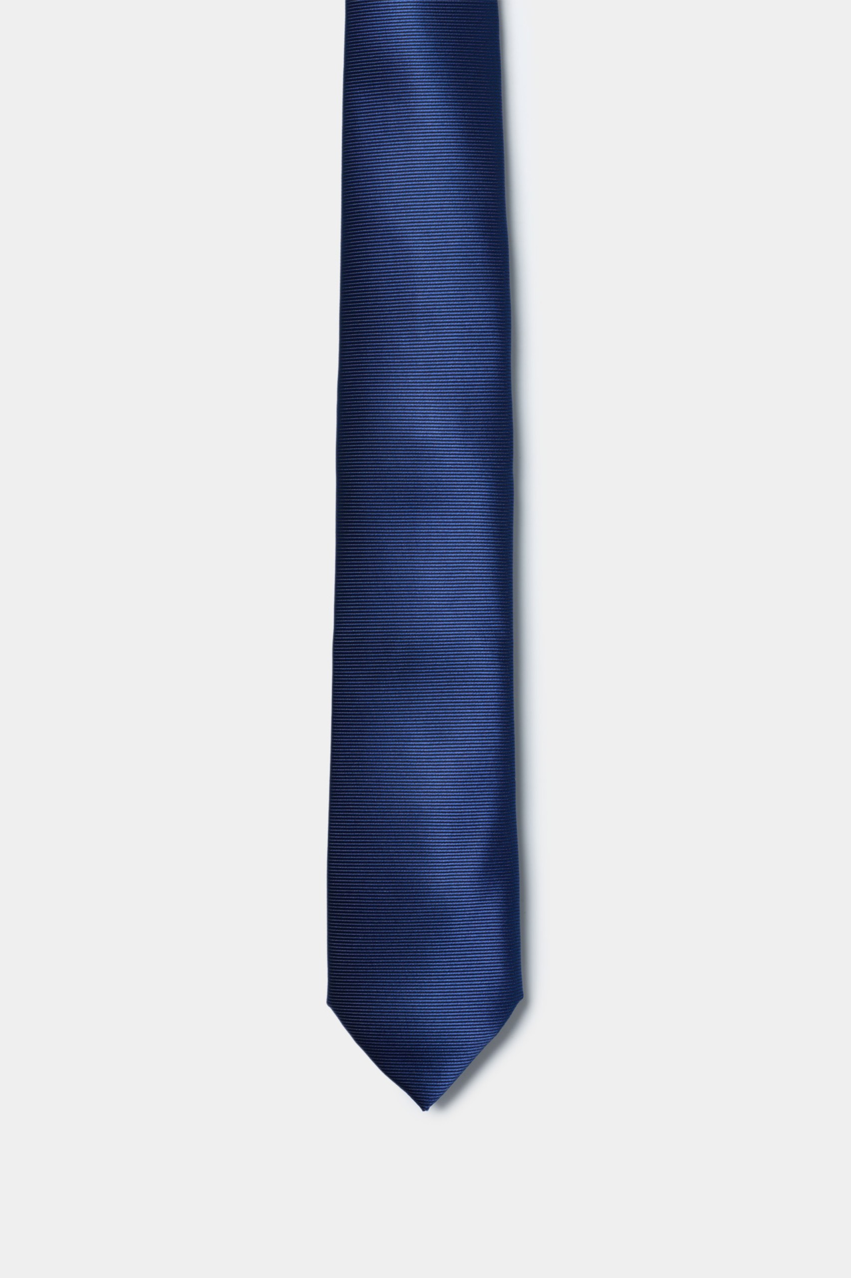 Conjunto de pañuelo y corbata