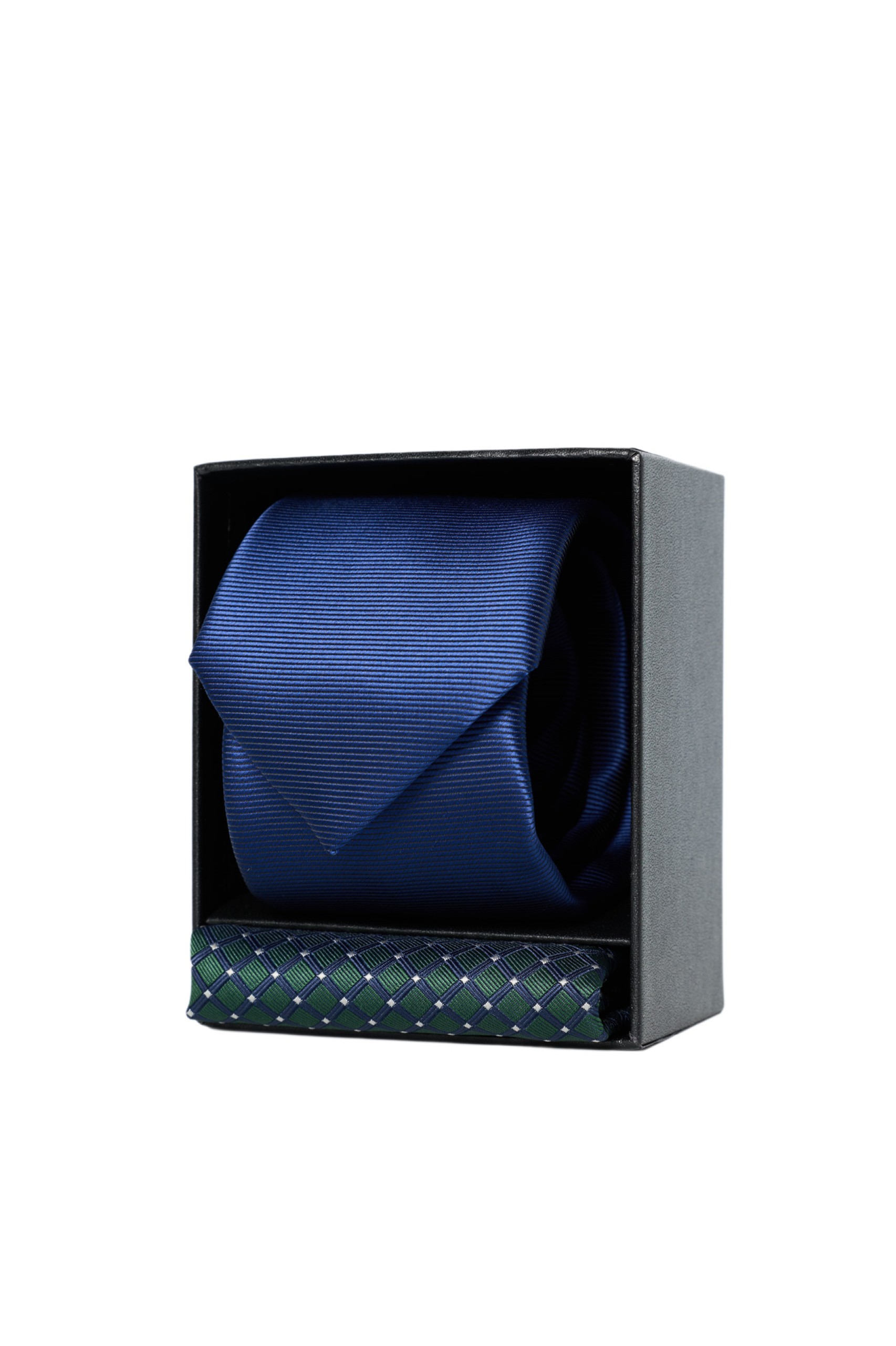 Conjunto de pañuelo y corbata