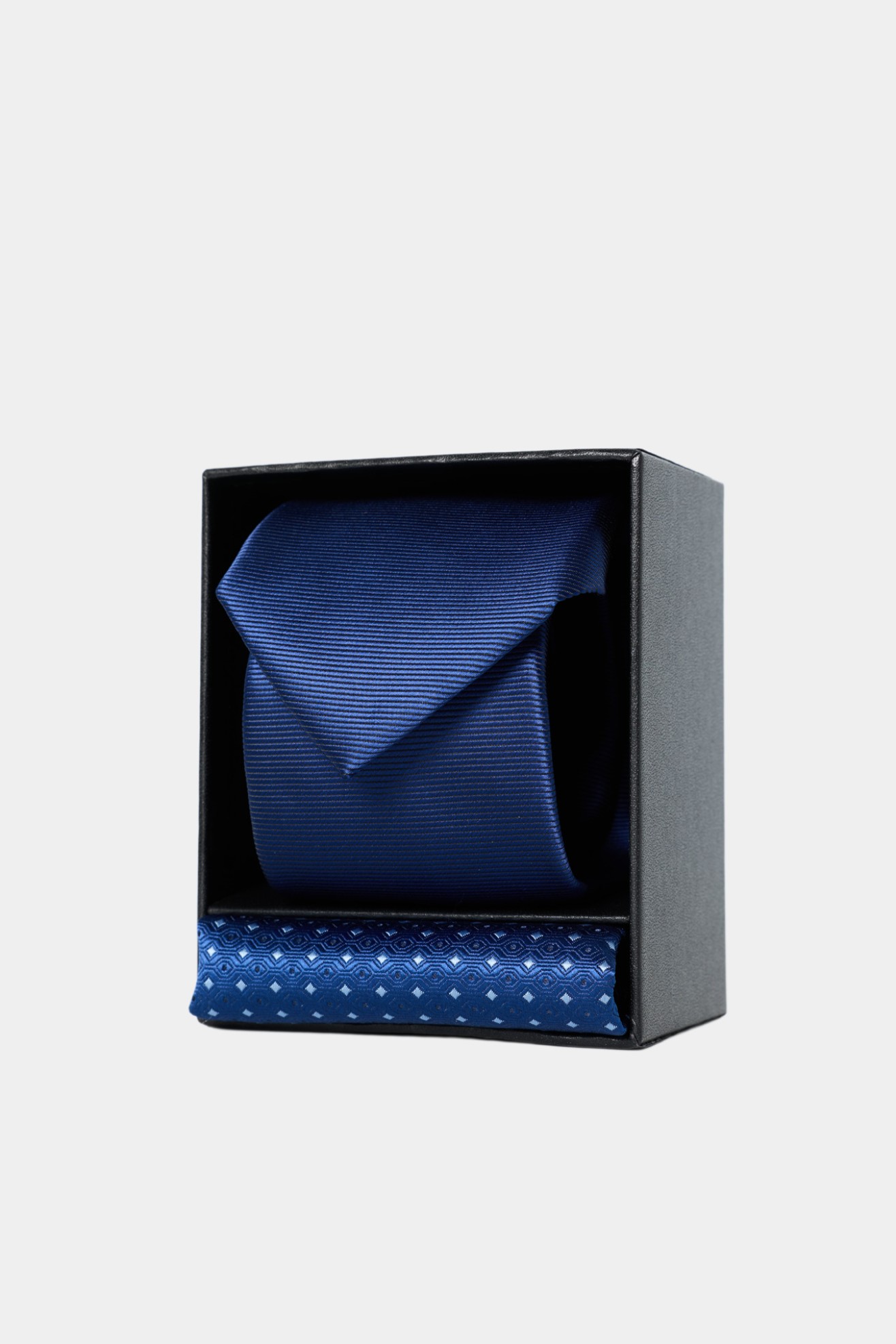 Conjunto Len�o e gravata 