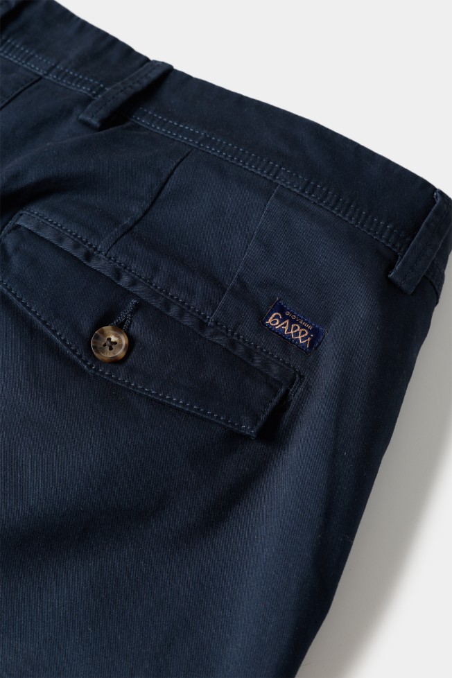 Pantalones chinos con pinza