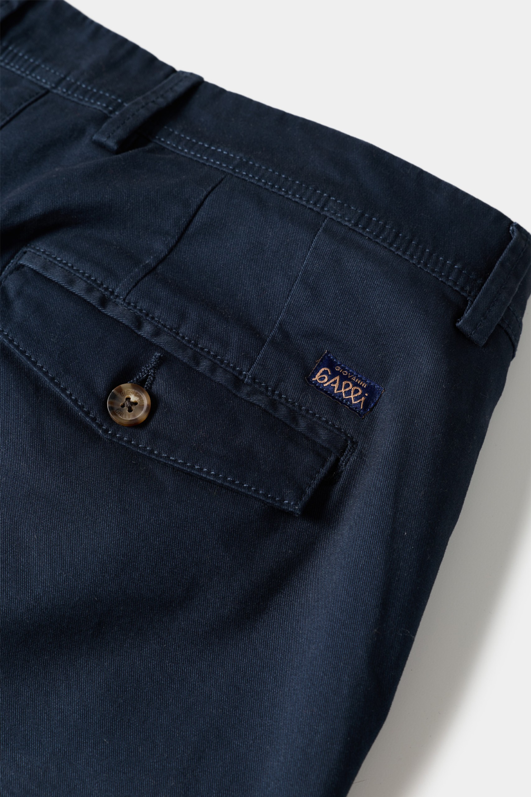 Pantalones chinos con pinza