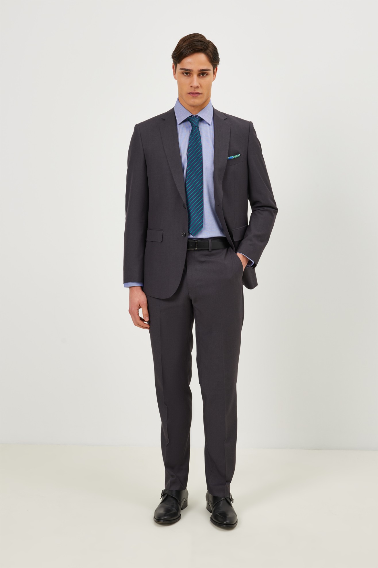 Traje cl�sico de corte regular 