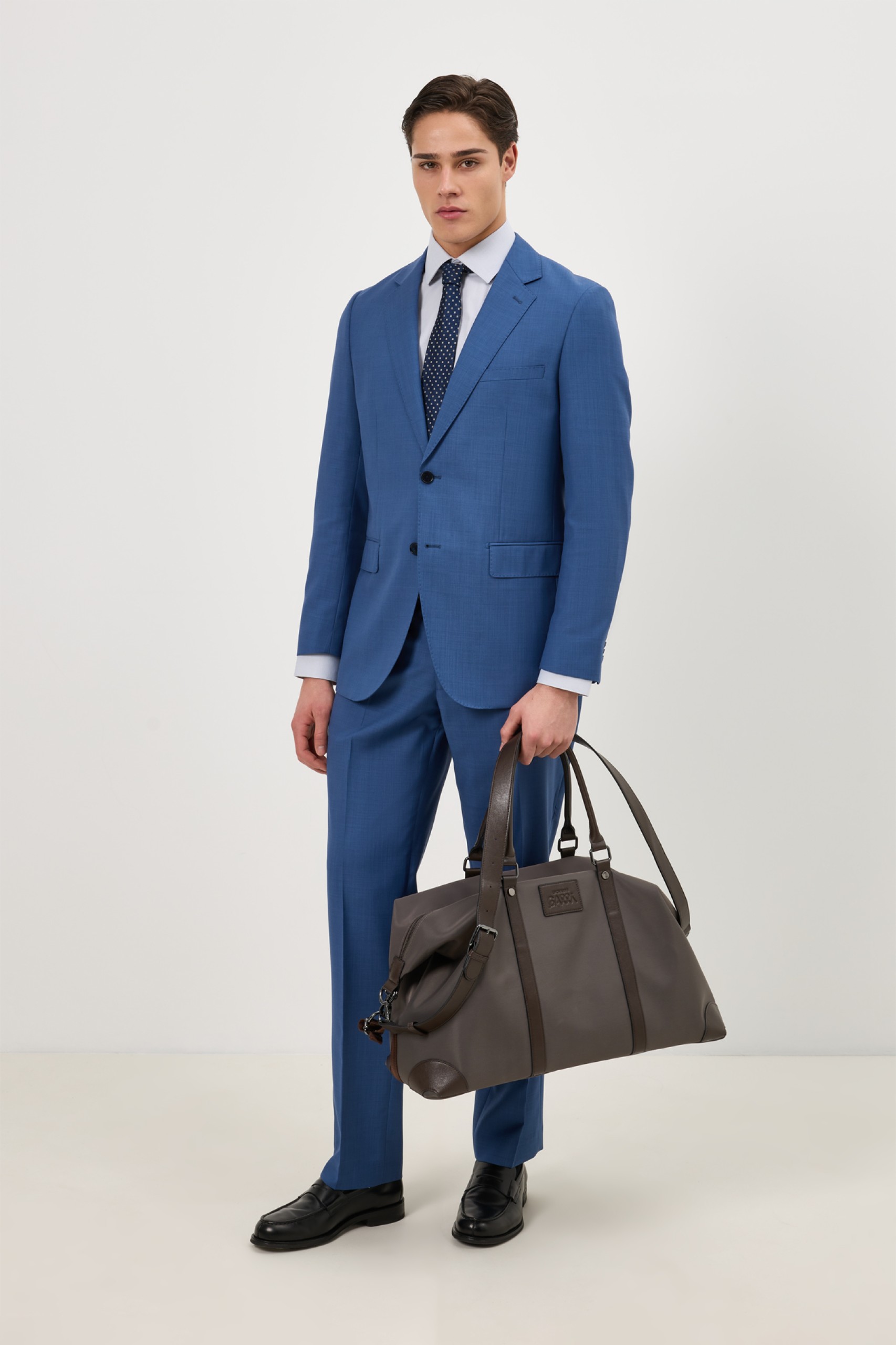 Traje clásico de corte regular en lana