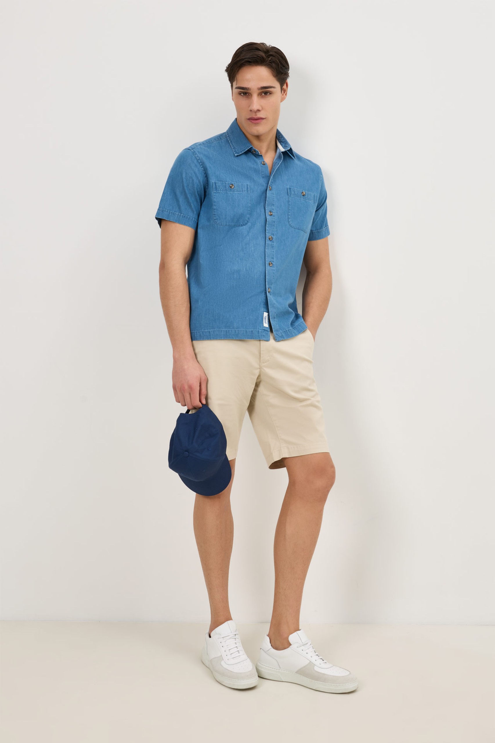 Camisa de denim de manga corta y corte regular