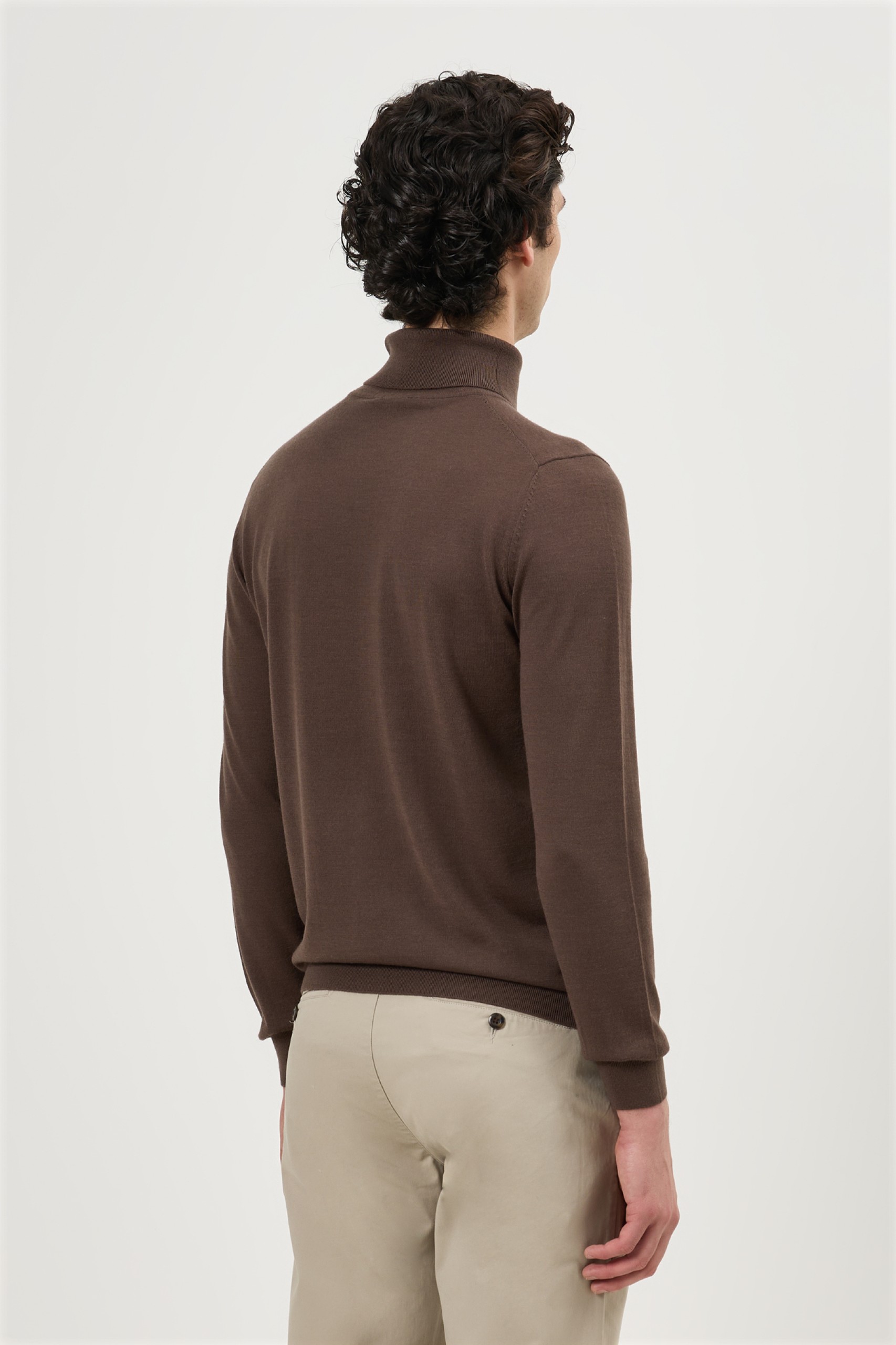 Jersey de cuello alto marrón de lana merino