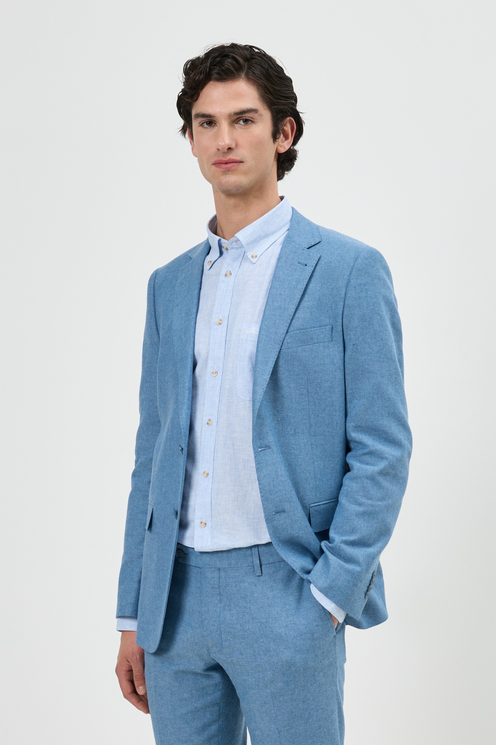 Fato clássico em algodão e linho slim fit