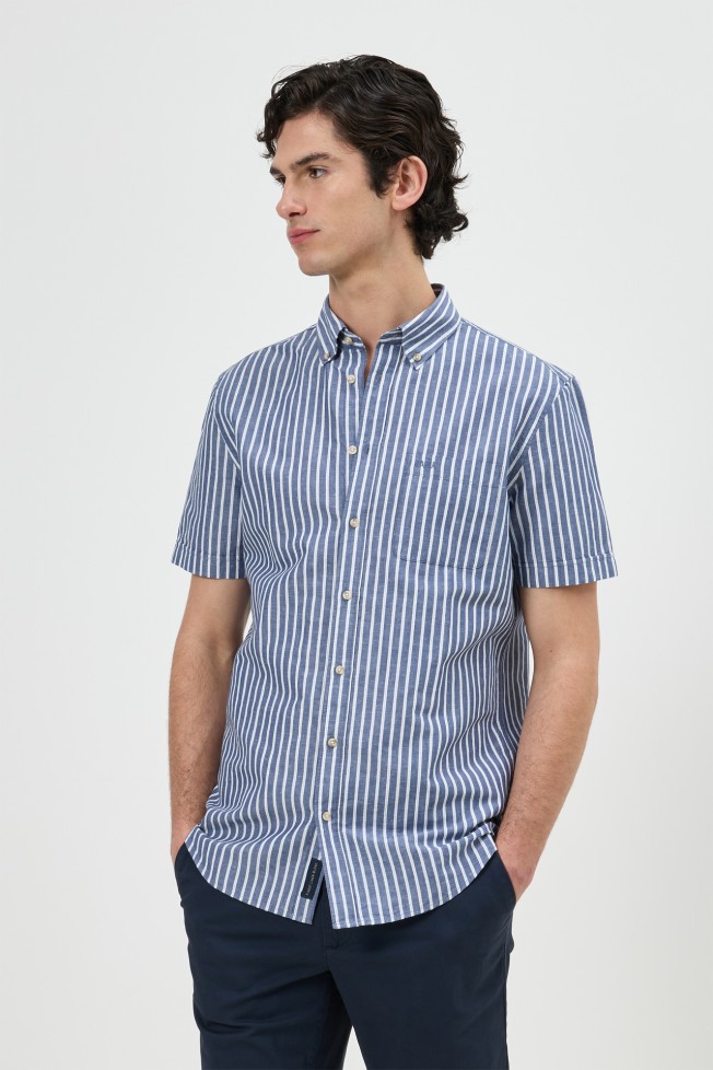 Camisa de manga curta às riscas regular fit Camisa de manga curta às riscas regular fit