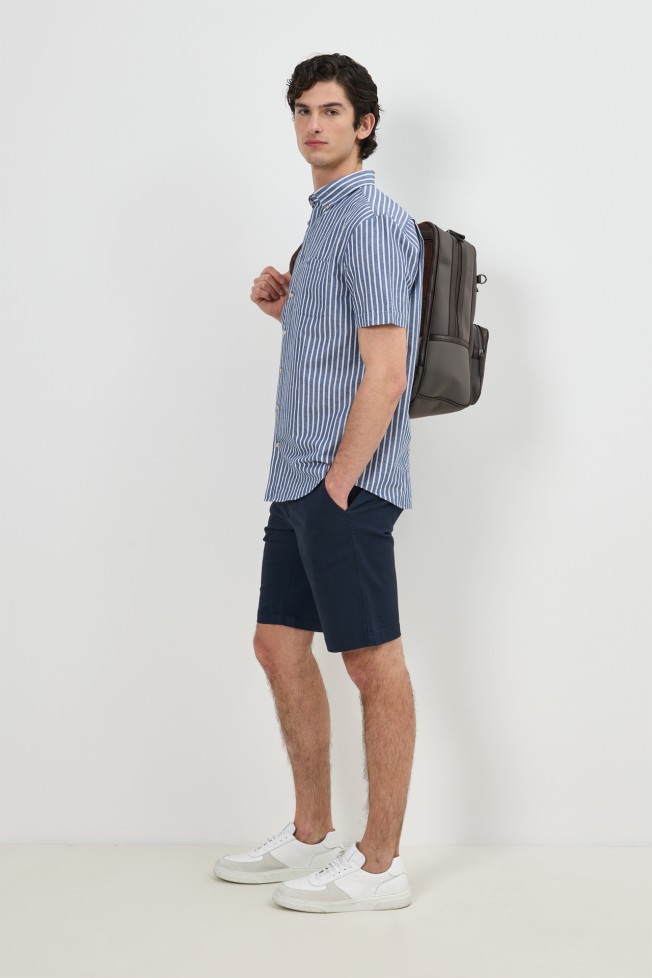 Camisa de manga curta às riscas regular fit Camisa de manga curta às riscas regular fit