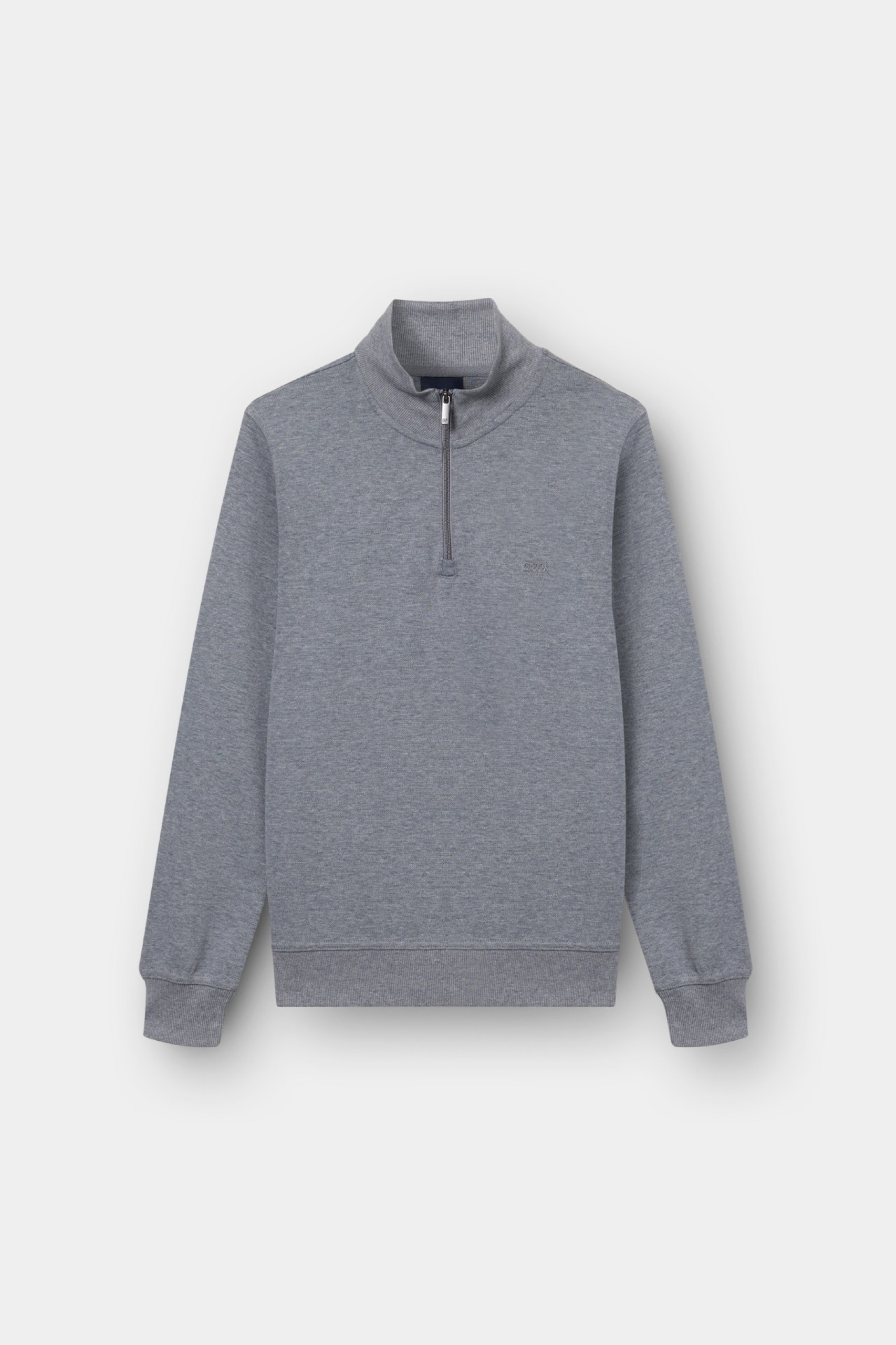 Jersey gris con cremallera y cuello