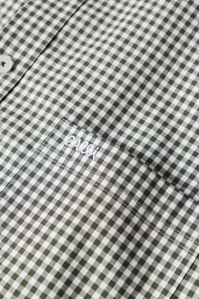 Camisa de cuadros de corte regular en caqui Camisa de cuadros de corte regular en caqui