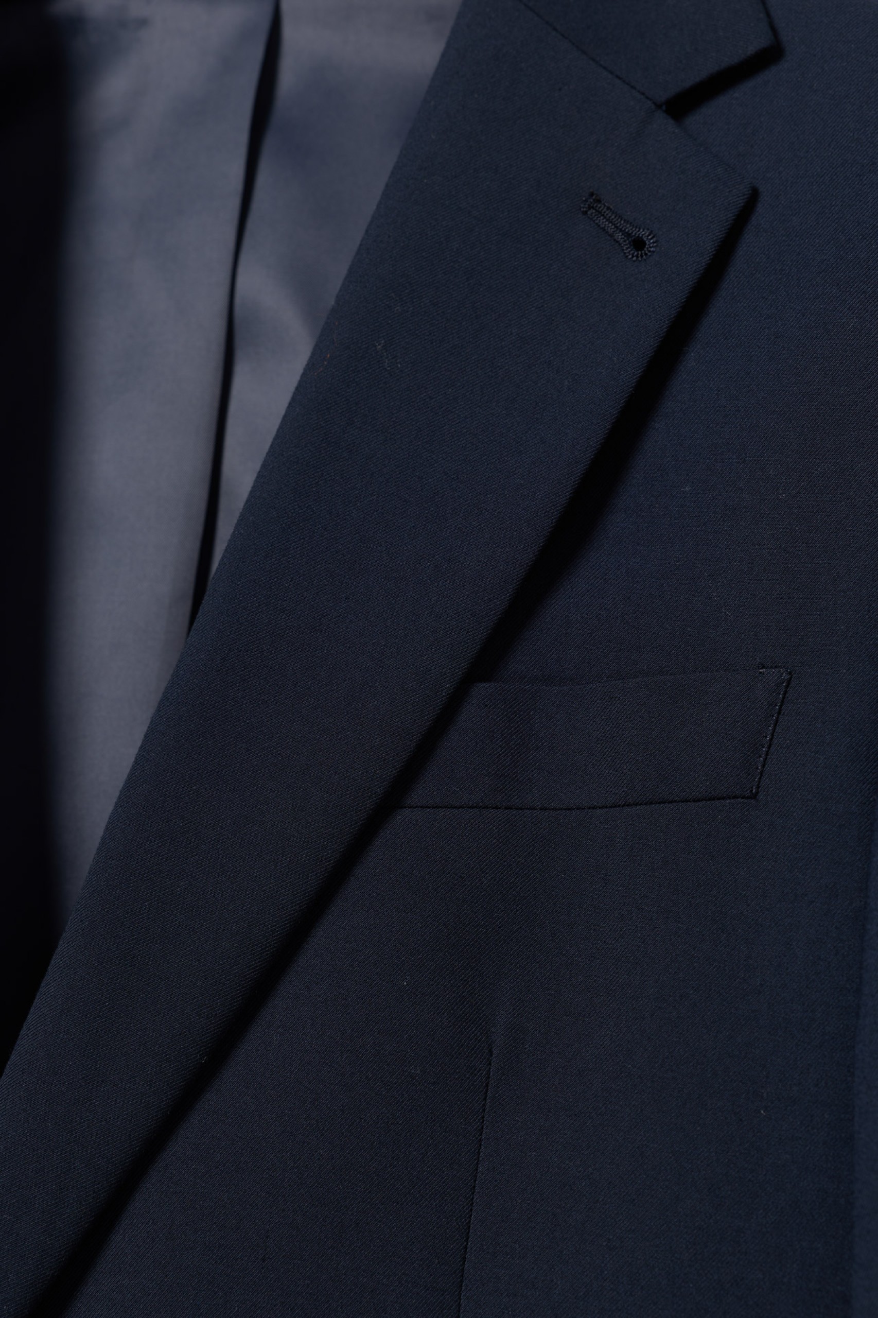 Fato regular fit em azul-marinho