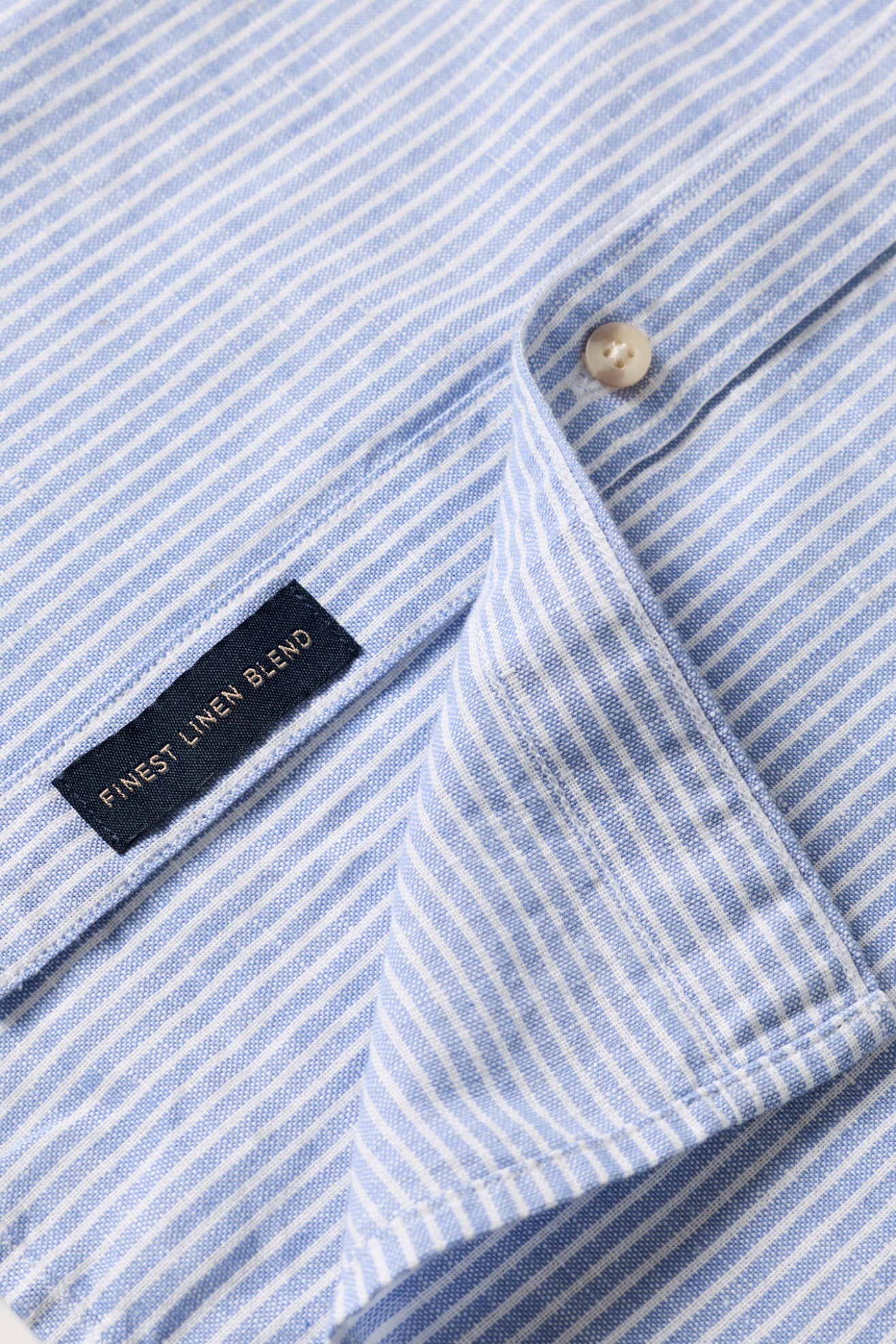 Camisa �s riscas em linho e algod�o