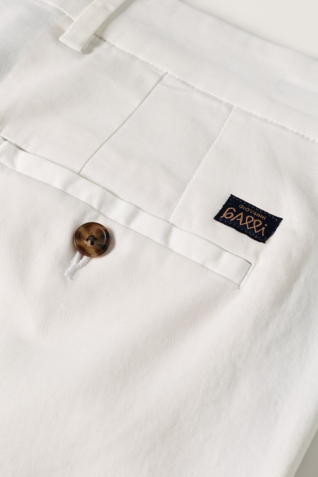 Calções bermuda chino regular fit Calções bermuda chino regular fit