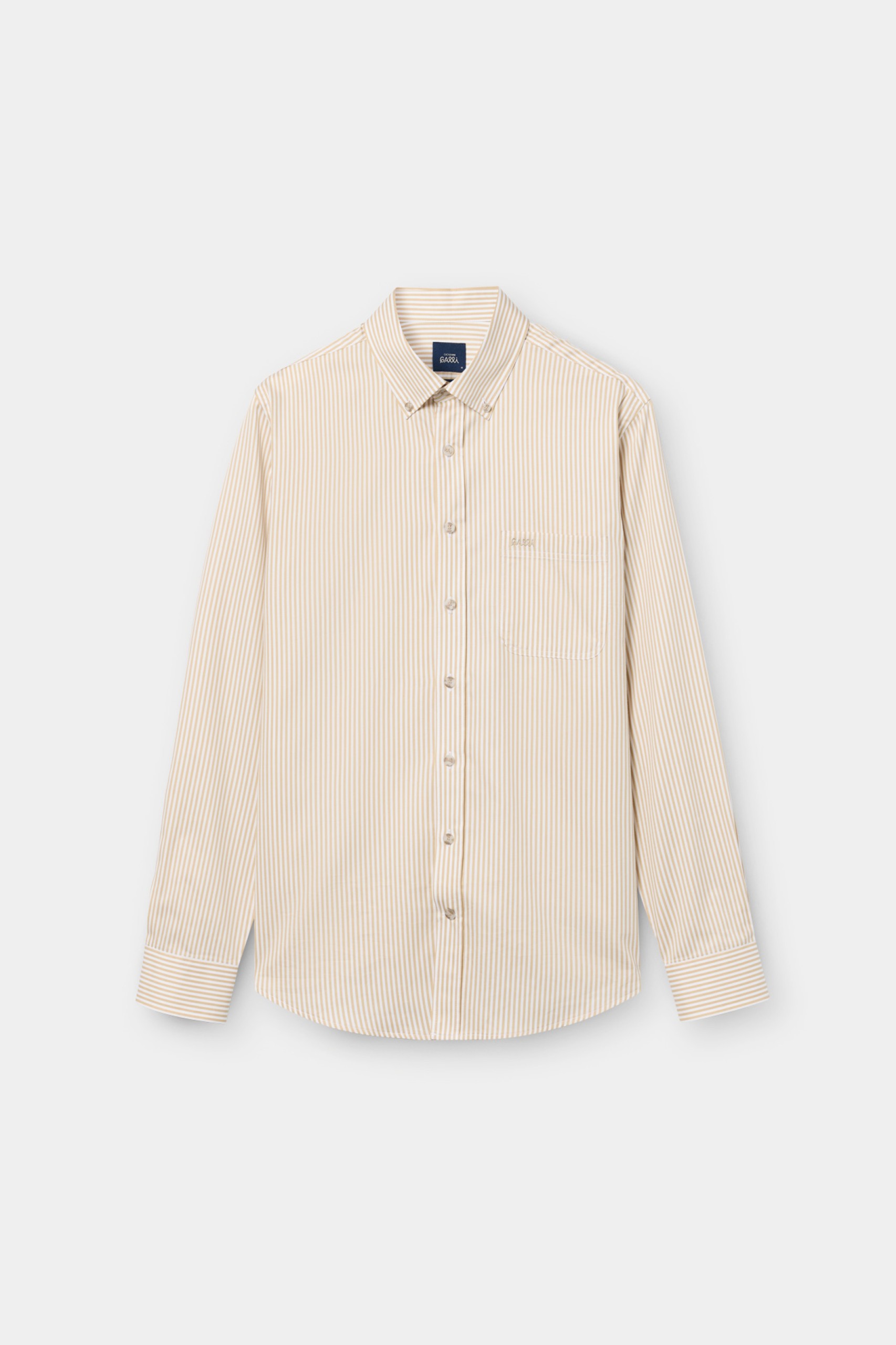 Camisa de algodón a rayas de corte regular en color beige