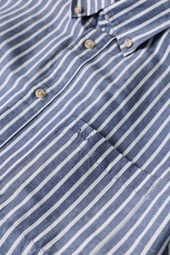 Camisa de manga curta às riscas regular fit Camisa de manga curta às riscas regular fit