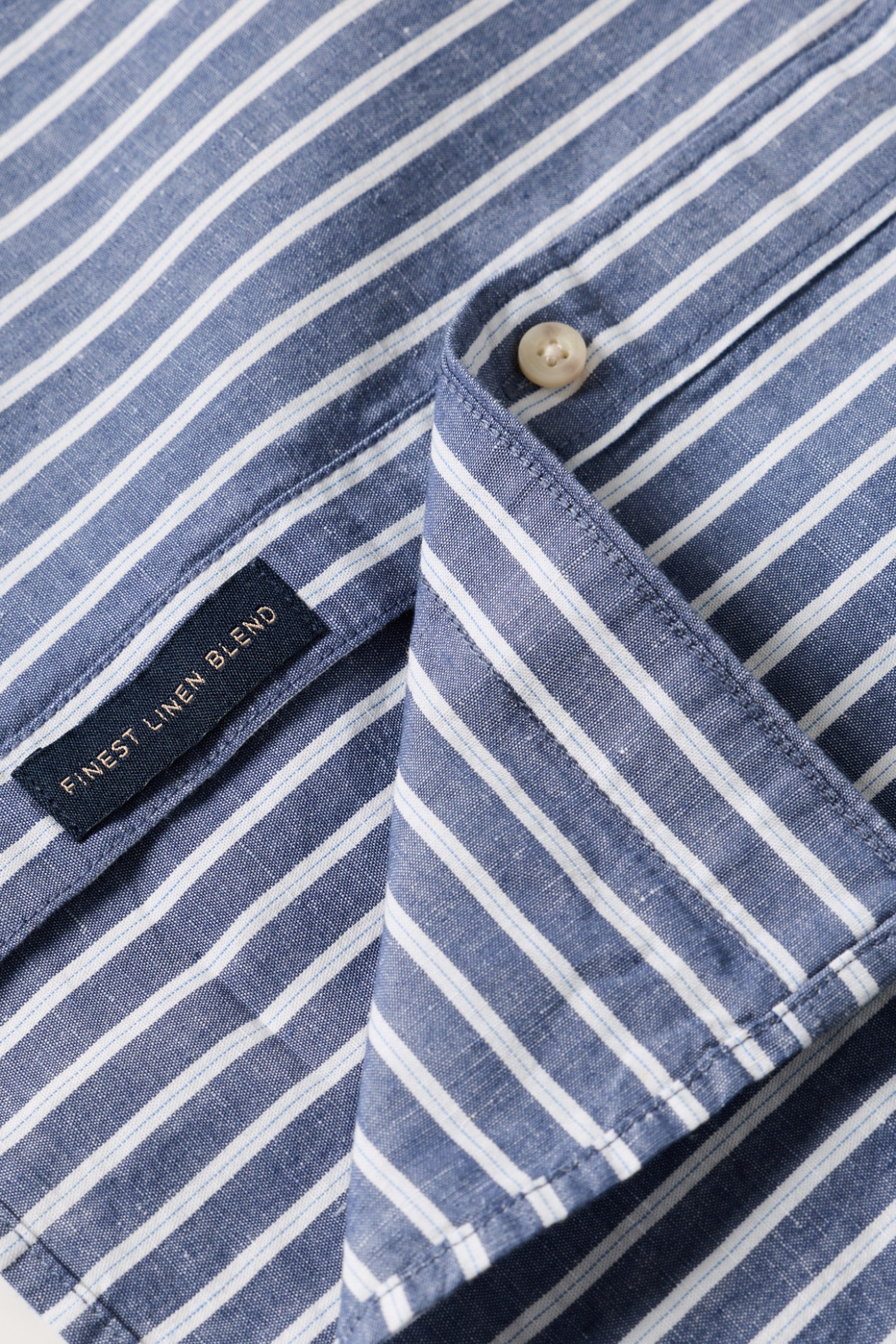 Camisa de manga curta �s riscas regular fit