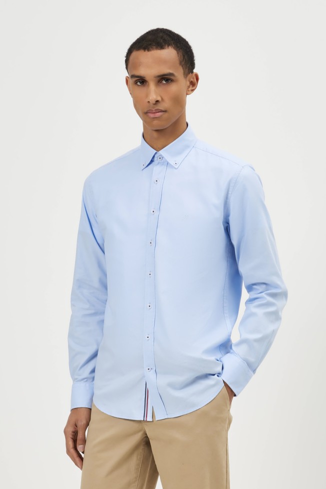 Camisa slim fit em algodão Camisa slim fit em algodão