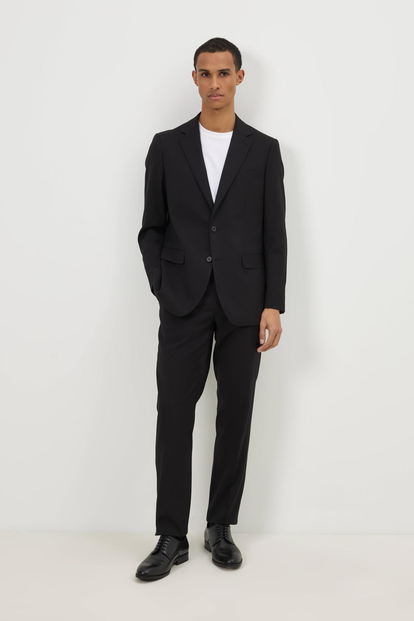 Fato regular fit em preto