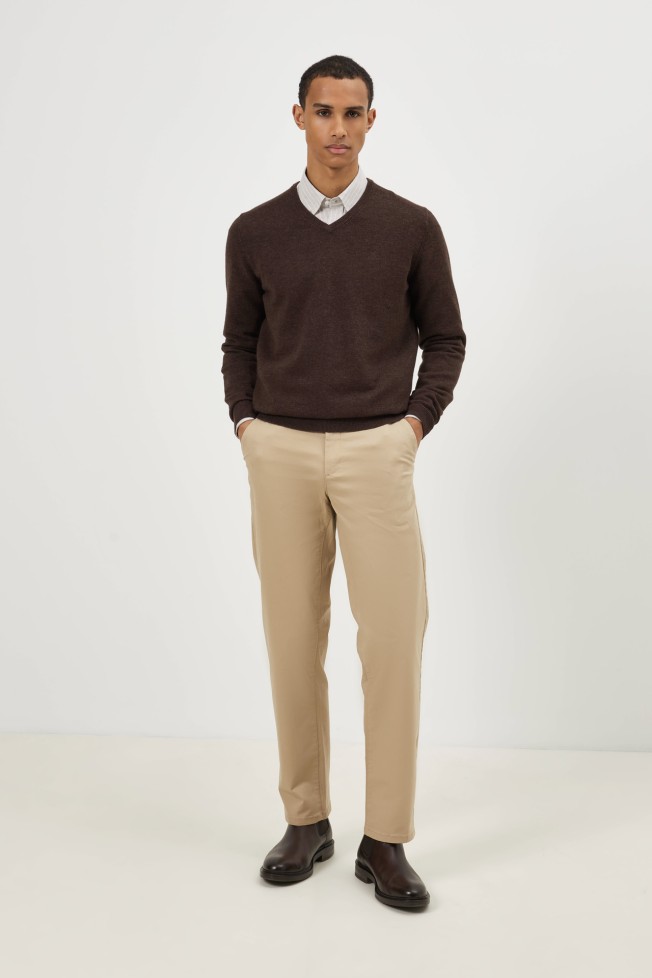 Camisola decote V com lã castanho-escuro Camisola decote V com lã castanho-escuro