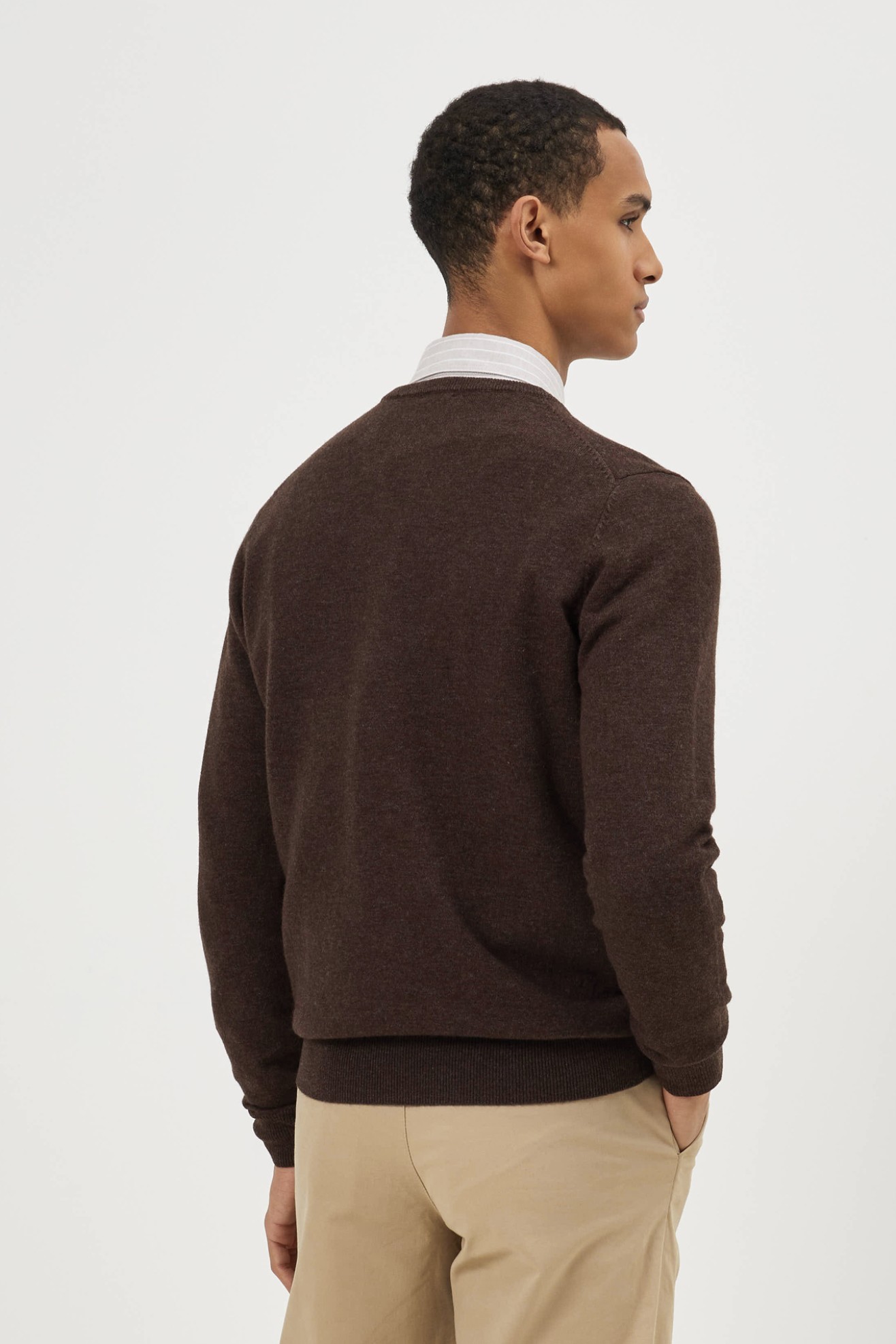 Camisola decote V com l� castanho-escuro
