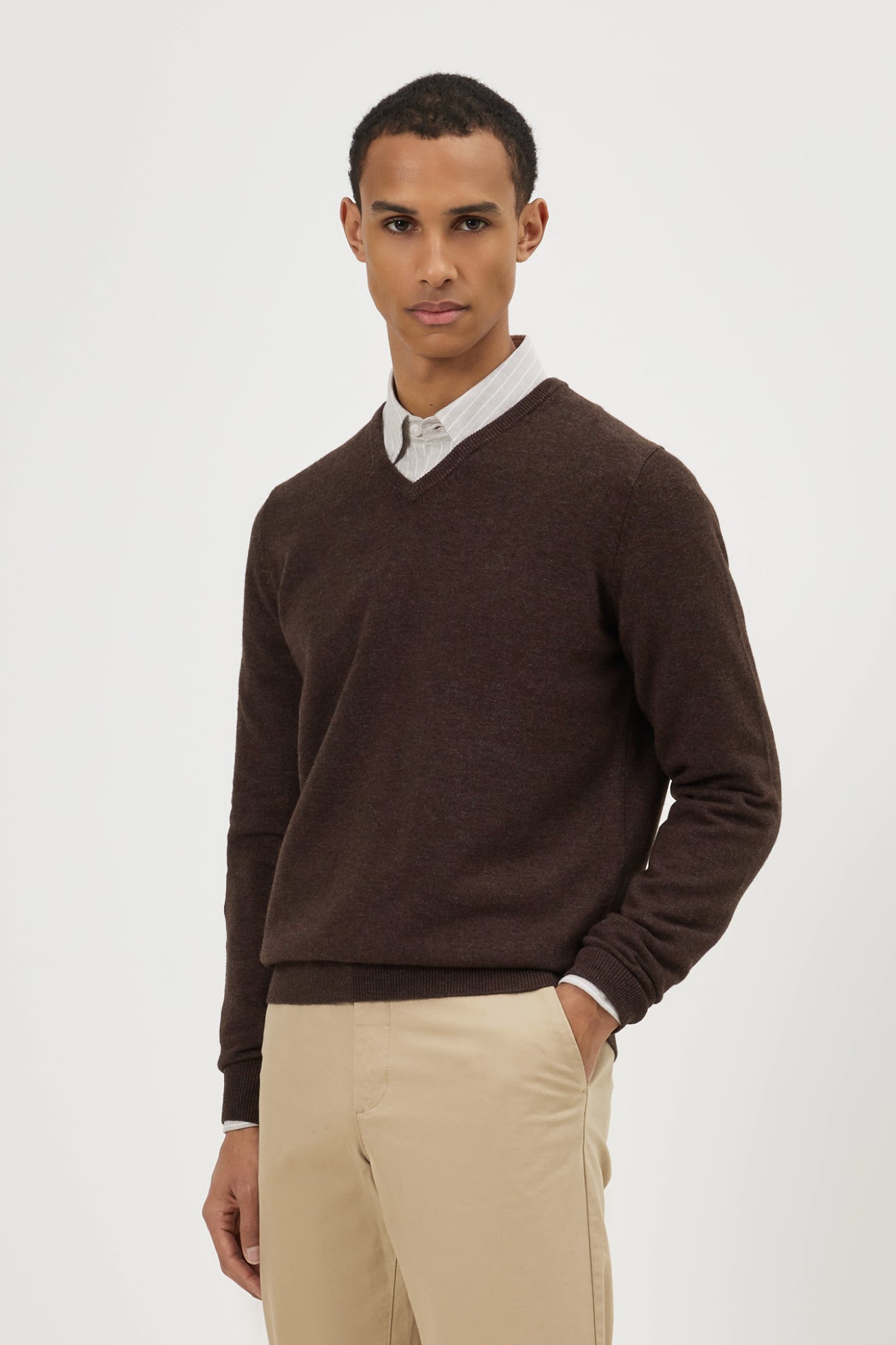 Camisola decote V com l� castanho-escuro