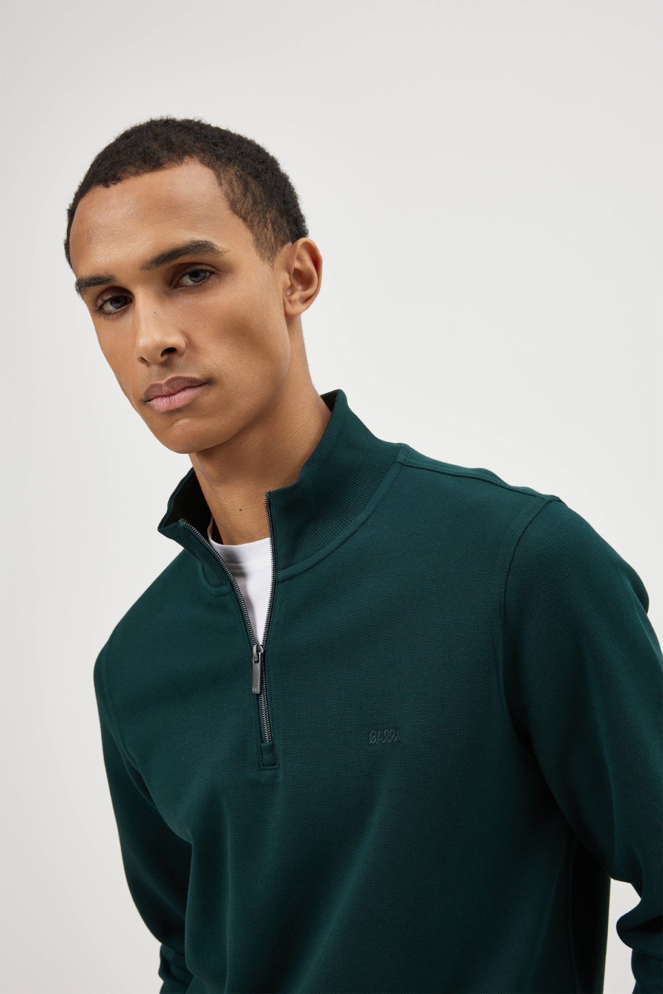 Camisola com fecho e gola alta verde
