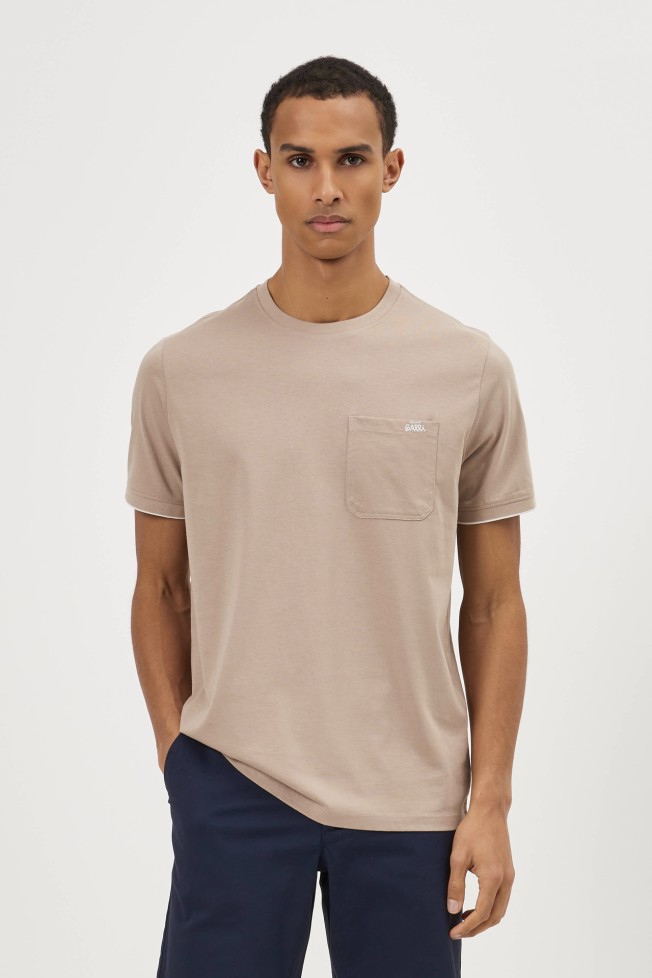 T-shirt 100% algodão com bolso T-shirt 100% algodão com bolso