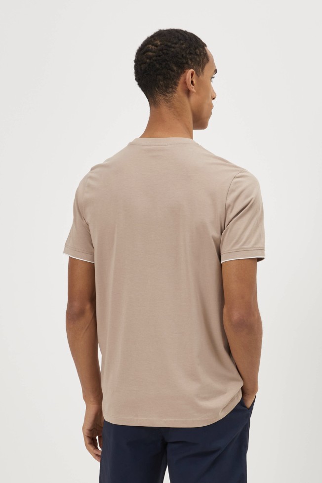 T-shirt 100% algodão com bolso T-shirt 100% algodão com bolso