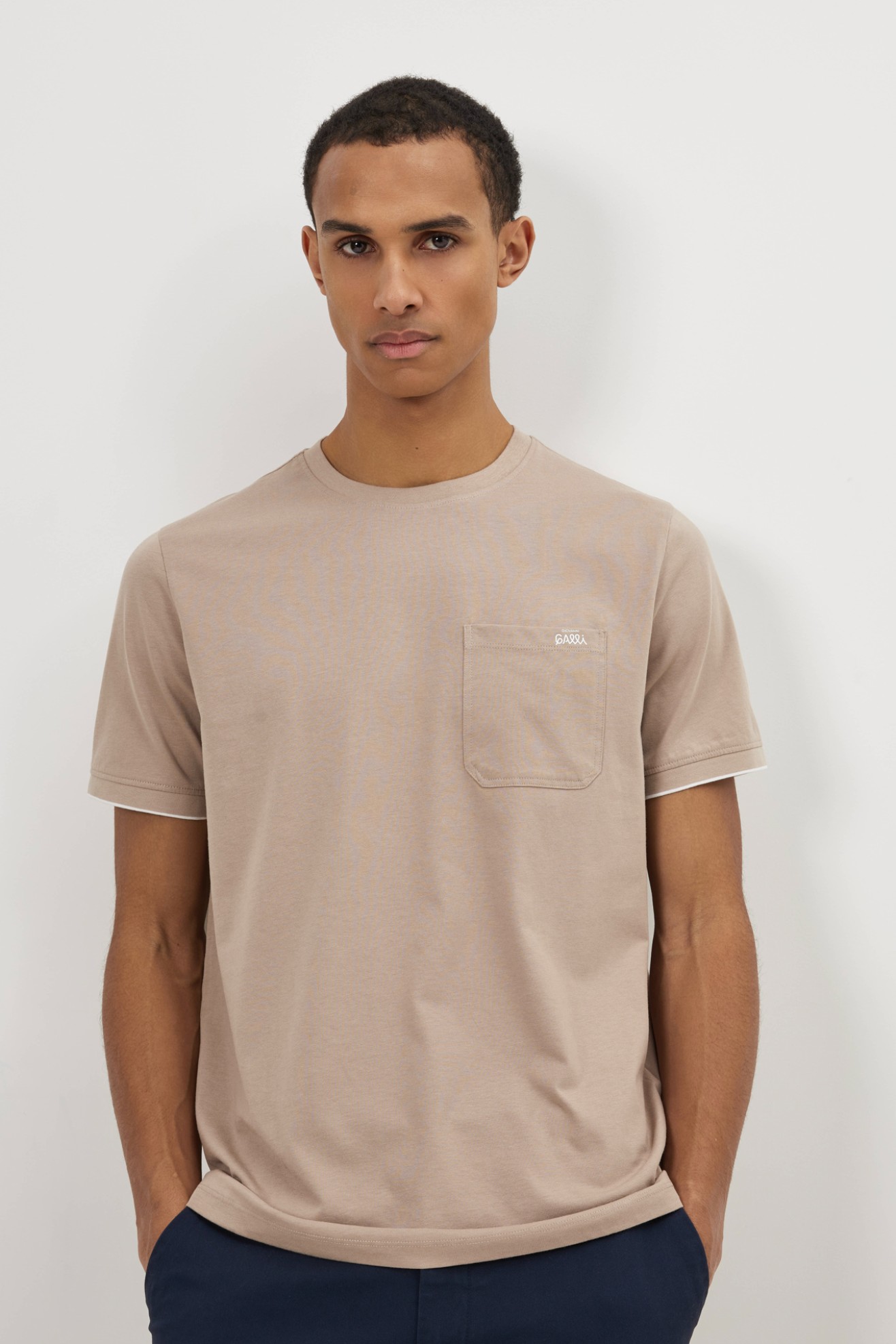 T-shirt 100% algod�o com bolso