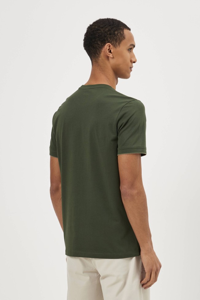T-shirt 100% algodão com bolso T-shirt 100% algodão com bolso