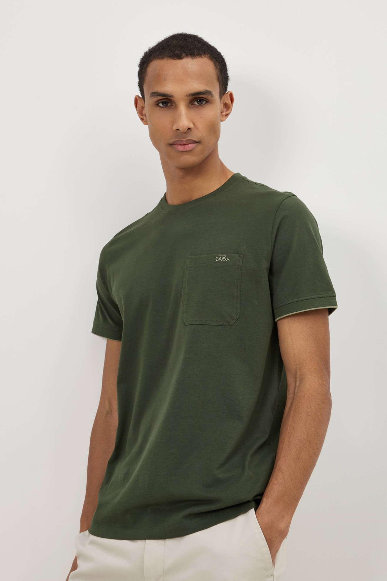 T-shirt 100% algod�o com bolso