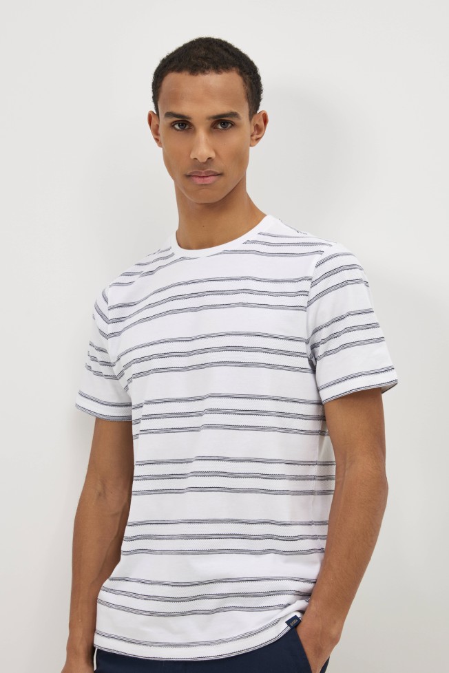 T-shirt às riscas em algodão T-shirt às riscas em algodão