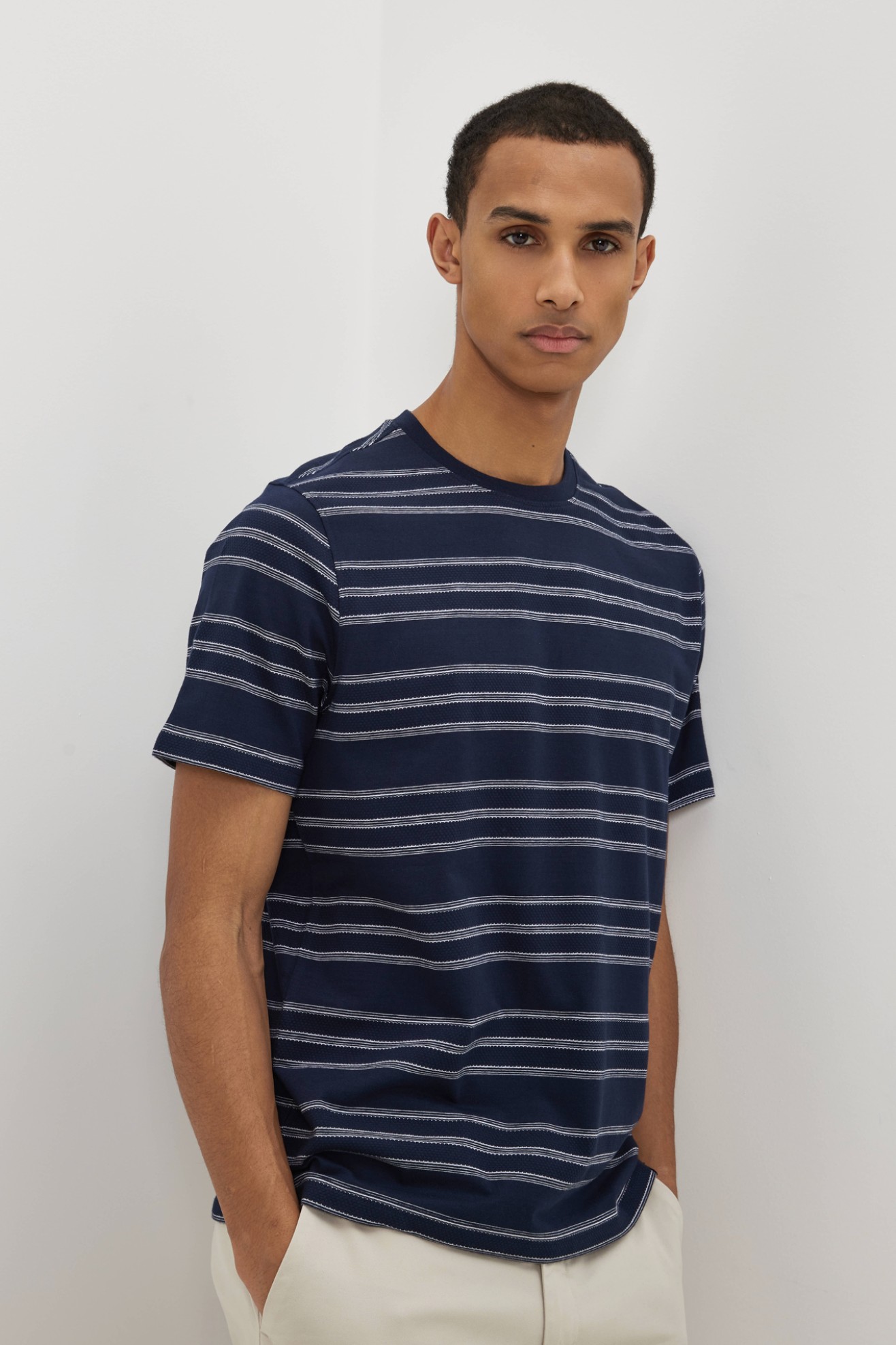 T-shirt �s riscas em algod�o