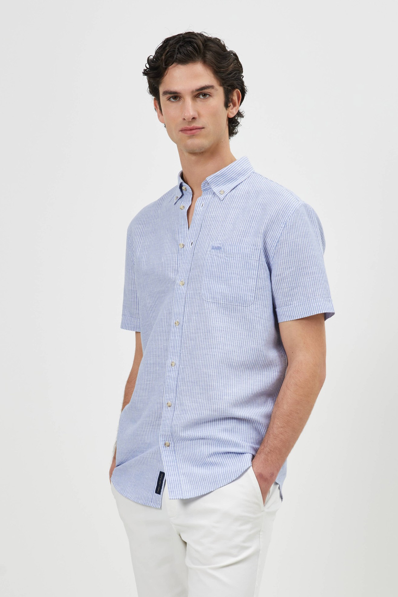 Camisa �s riscas em linho e algod�o