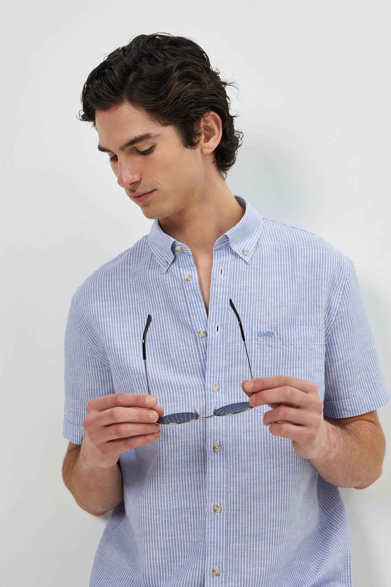 Camisa �s riscas em linho e algod�o