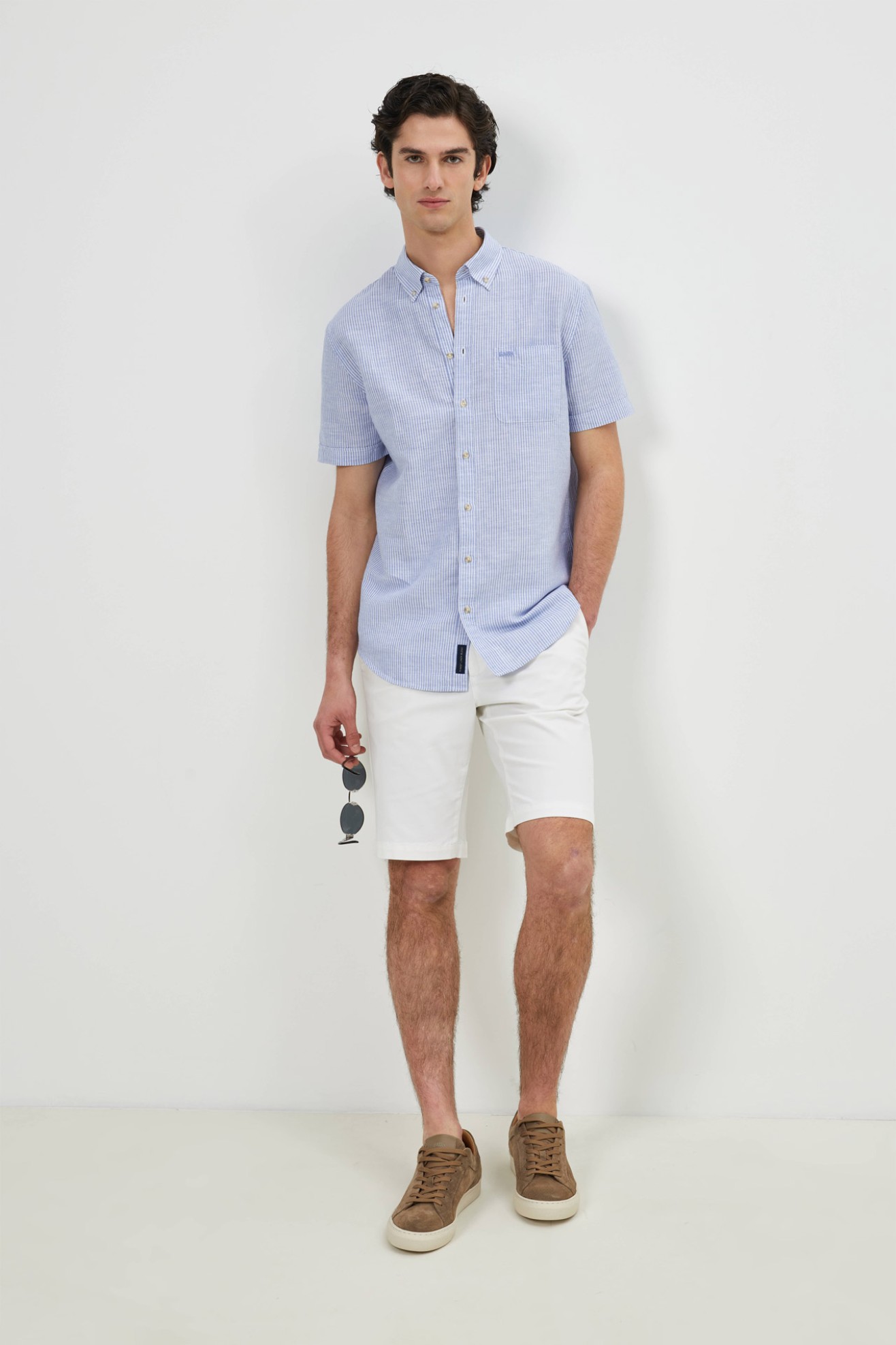 Camisa �s riscas em linho e algod�o